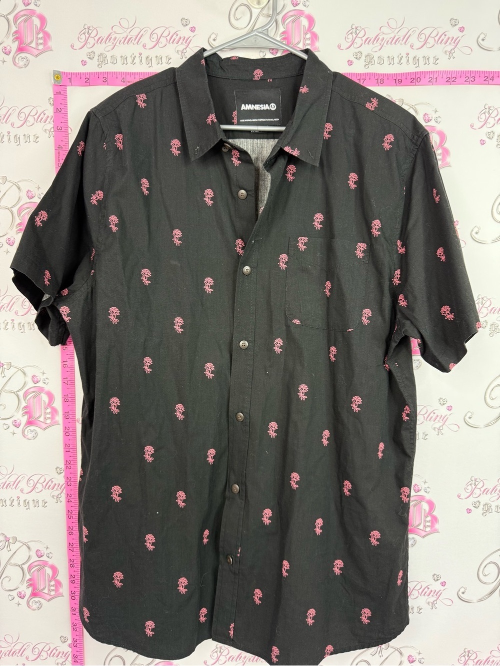 AMNESIA Men's Black Short-Sleeve Button-Up Shirt with Pink Skull Print